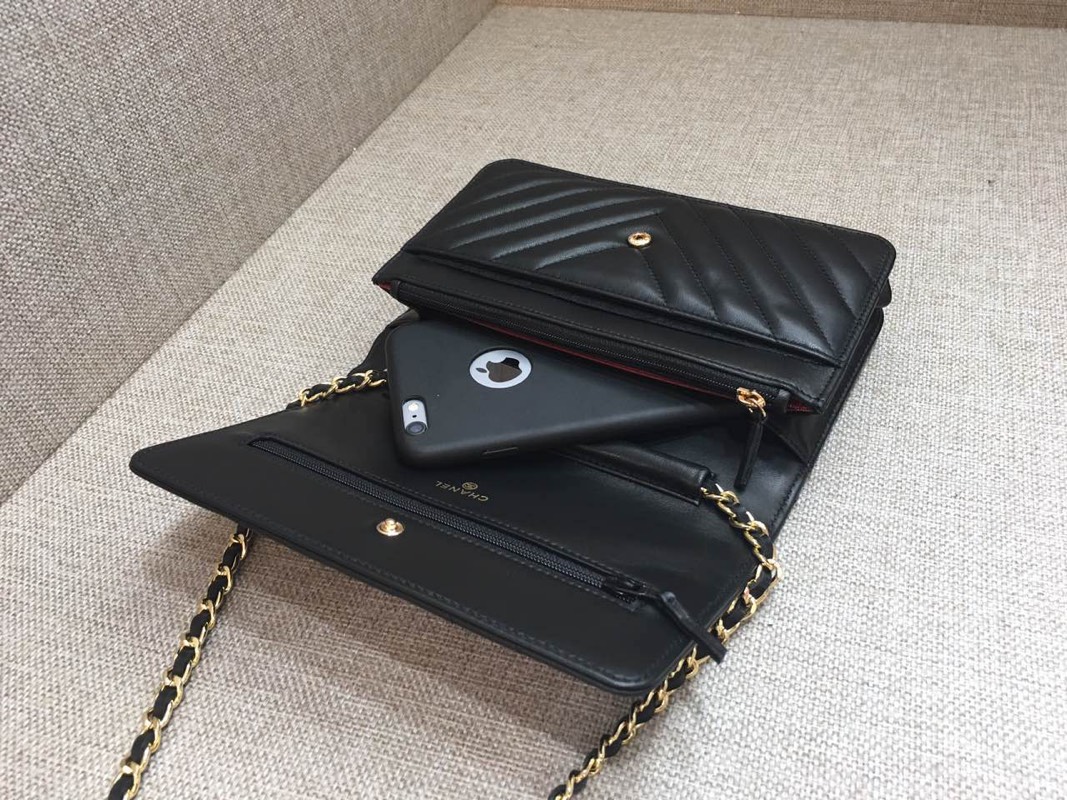 Lambskin Wallet On Chain Shoulder Bag A33814 Black/Gold